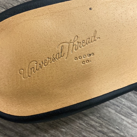 Black textured pointy toe shoe - Picture 3 of 7